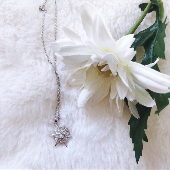 Shopeunoia Boutique Jewelry - Sterling Silver Snowflake Necklace